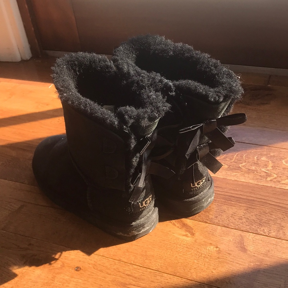 Girls black Uggs